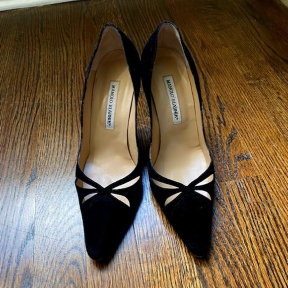 Manolo Blahnik Black Suede Pumps w/ Cut Outs Sz 38 - Picture 1 of 8
